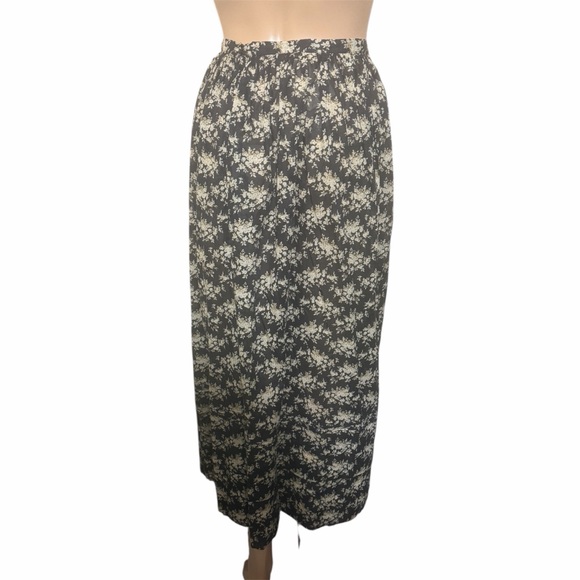 Doen Black and Cream Floral Maxi Skirt - Picture 3 of 7